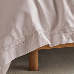 Kings & Queens Egyptian Cotton Classic Hemstitch Duvet Cover Set in Rose Fabric Detail