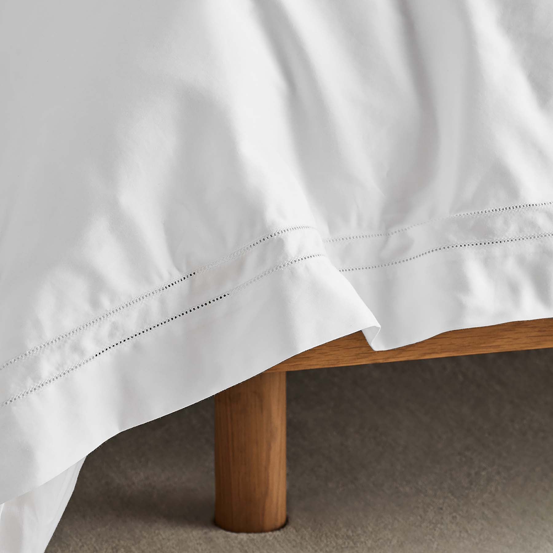 Kings & Queens Egyptian Cotton Classic Hemstitch Duvet Cover Set in White Fabric Detail