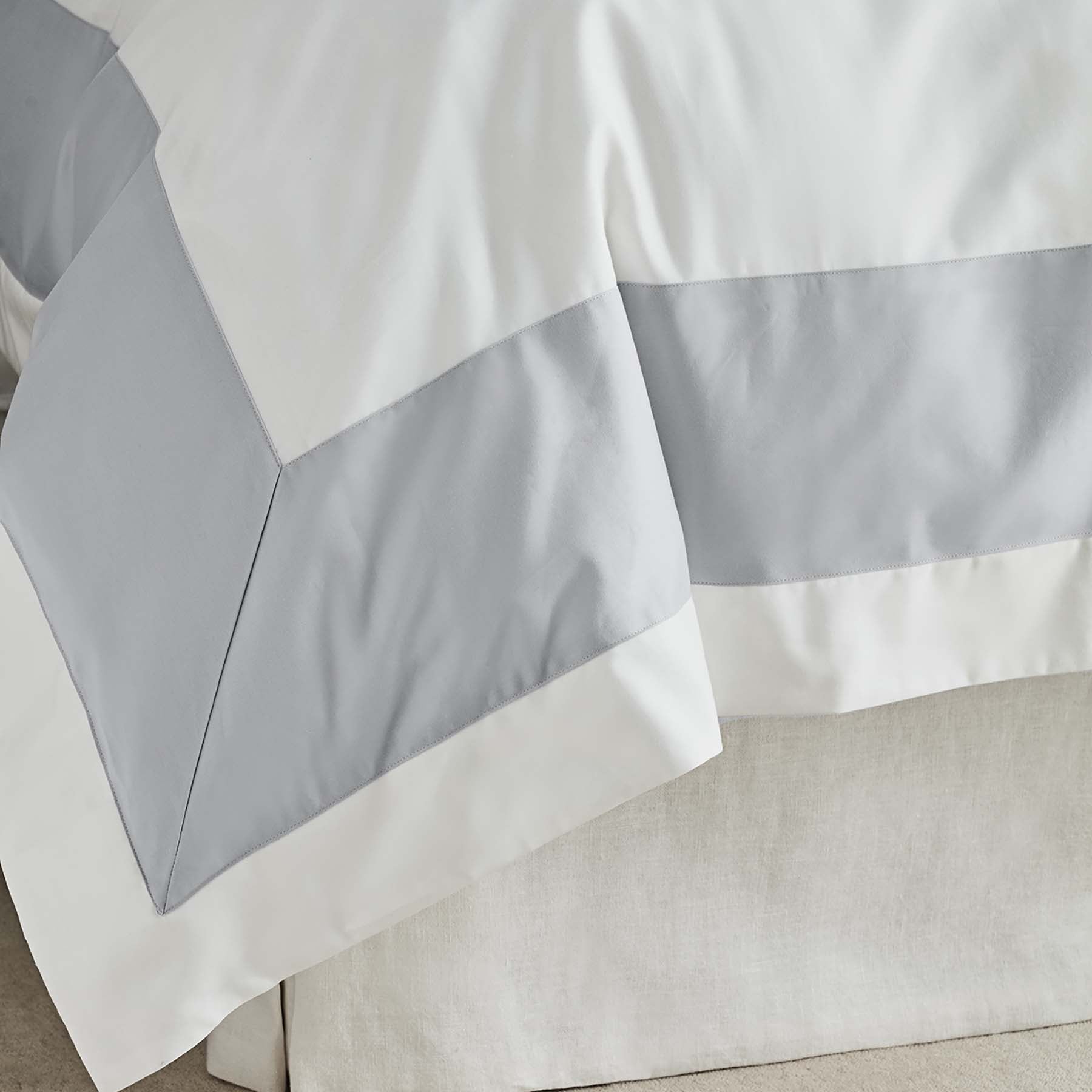 Kings & Queens Egyptian Cotton Signature Cuff Duvet Cover Set in Cloud Fabric Detail