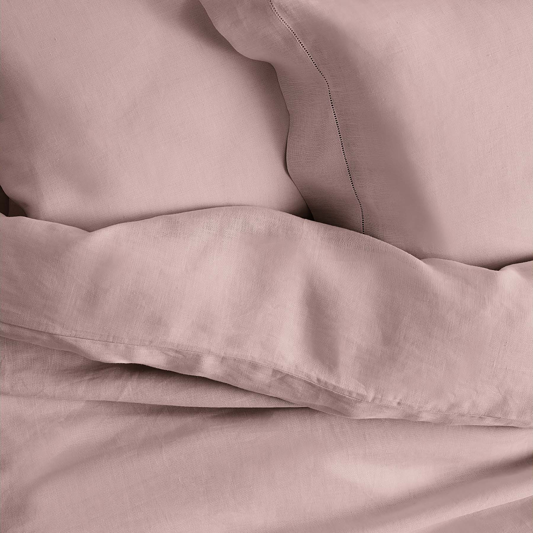 Kings & Queens Vintage Linen Duvet Cover Set in Mauve Top Bed