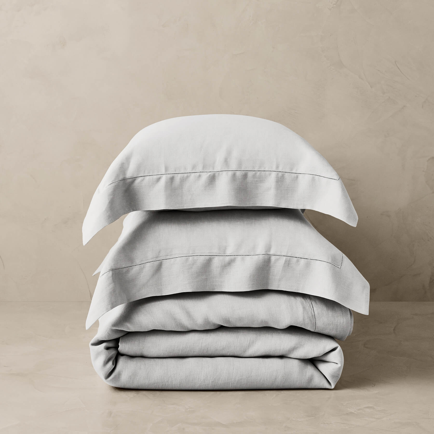 Kings & Queens Vintage Linen Duvet Cover Set in White Bedding Set