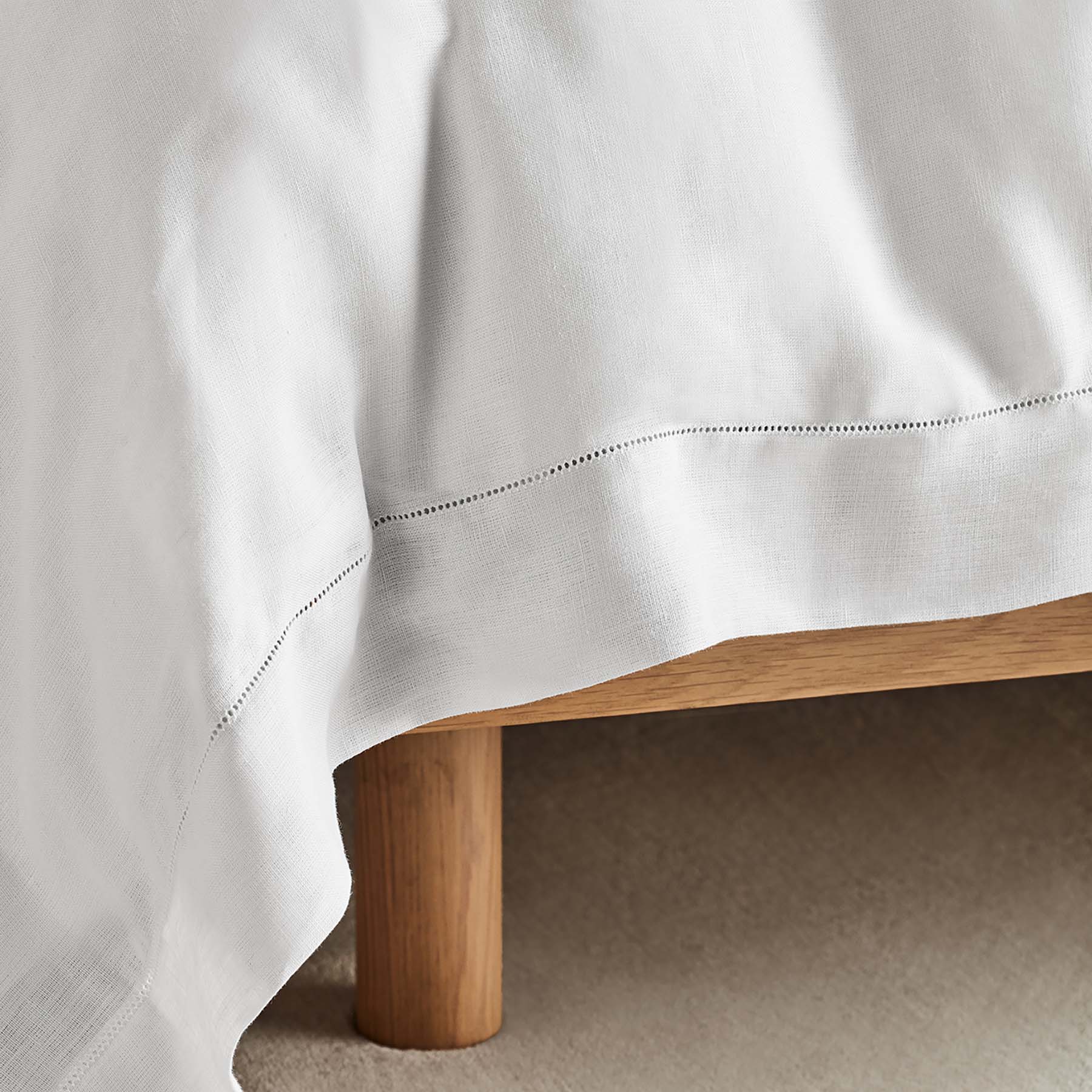 Kings & Queens Vintage Linen Supreme Bundle Set in White Fabric Detail Duvet