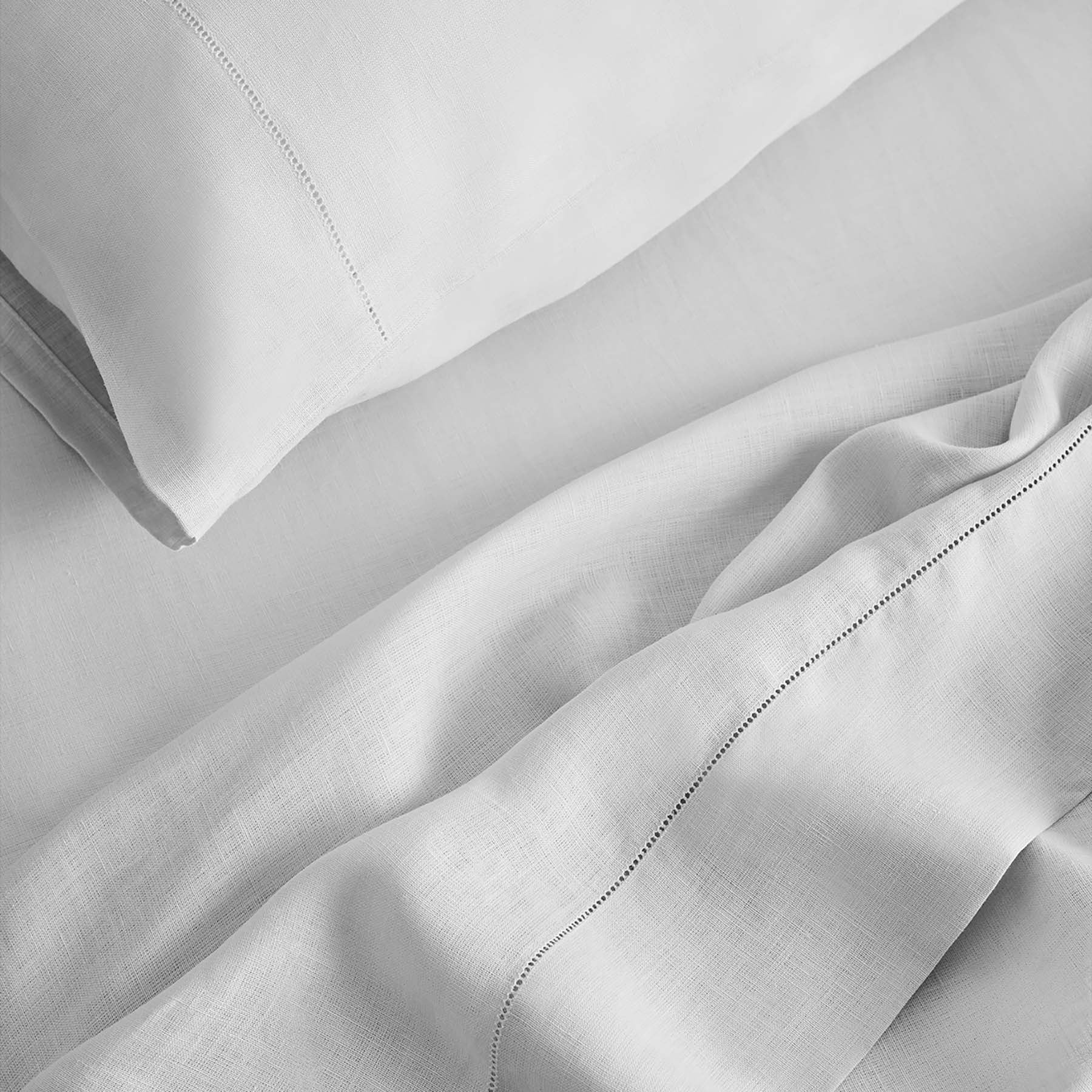 Kings & Queens Vintage Linen Supreme Bundle Set in White Fabric Detail Sheet